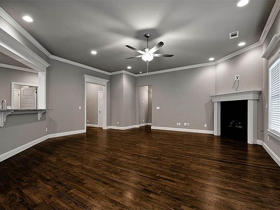 4th image of 703 SE Fullerton St