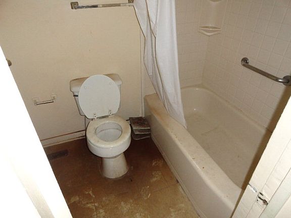 5th image of 704 Bolivar St