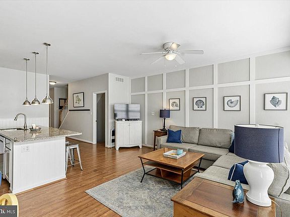 4th image of 20 Village Green Dr