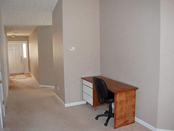 Hallway/Entrance Foyer