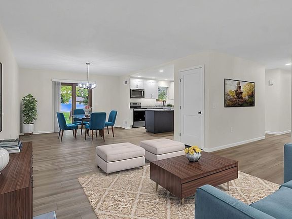 LIVING ROOM/DINING ROOM