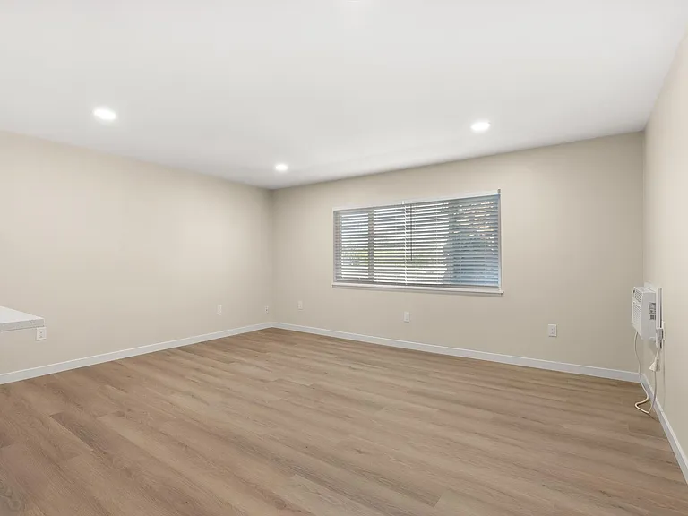 Concorde Apartments - Riverside, CA — Photo 5