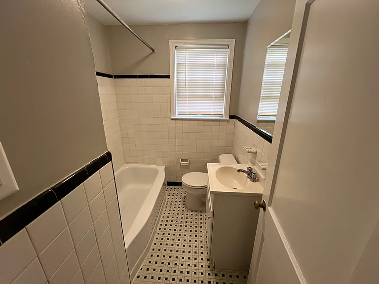 Parklynn Apts — Photo 12