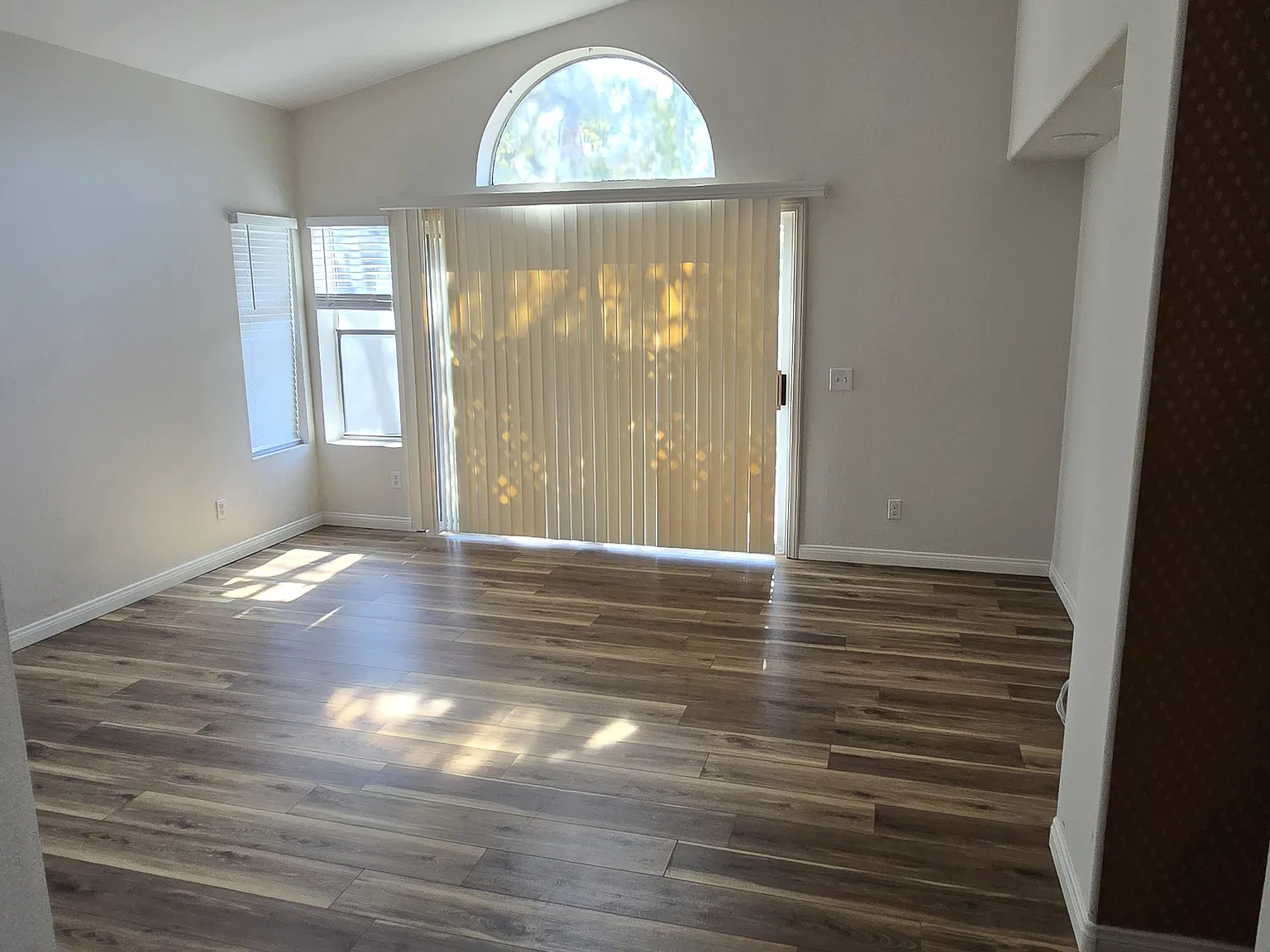 3 bed, 2.5 bath, 1827 sqft, $4,200 — Photo 3