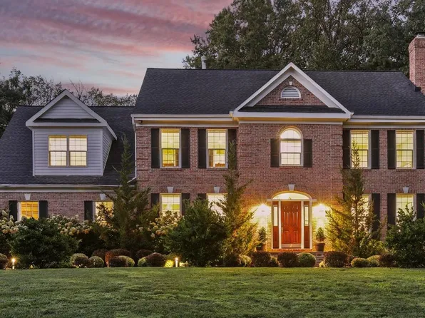 11312 Timberline Dr, Oakton, VA 22124