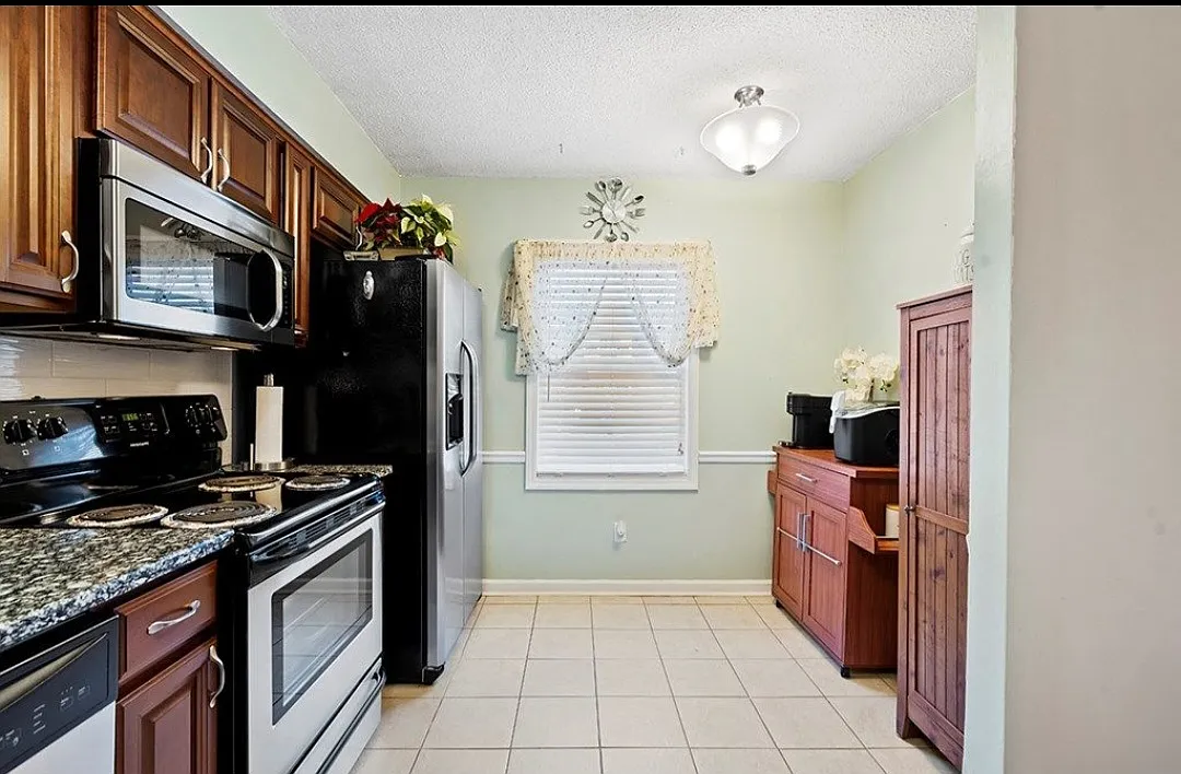 2 bed, 1.5 bath, 1200 sqft, $2,000 — Photo 3