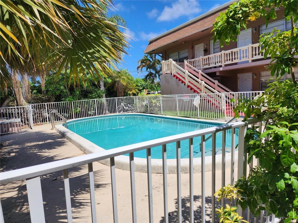 241 SE 9th Ave APT 103, Pompano Beach