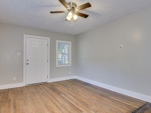 2nd image of 605 Jefferson Dr