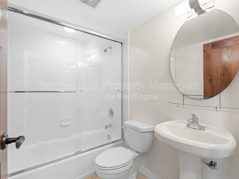 801 W Hawthorn St W #304 — Photo 18