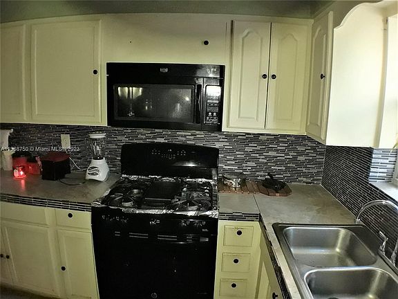 5th image of 3441 SW 15th St