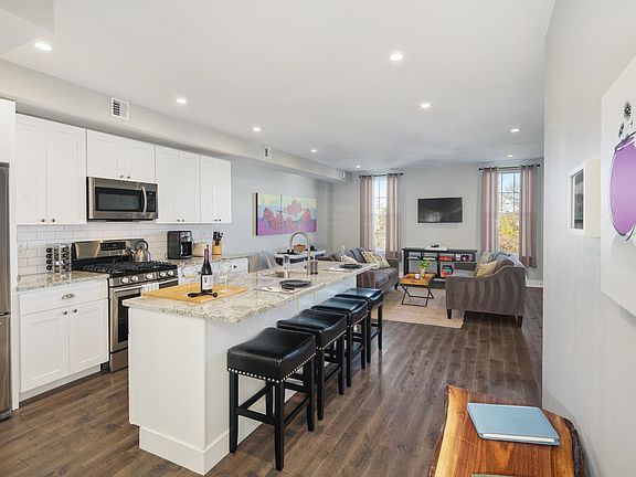 4th image of 1922 W Girard Ave #3
