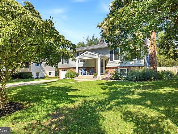 4th image of 915 Juliet Ln