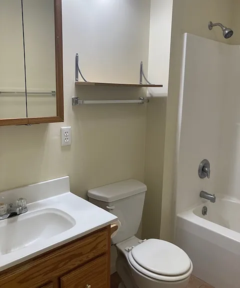 204 Saratoga Cir — Photo 7