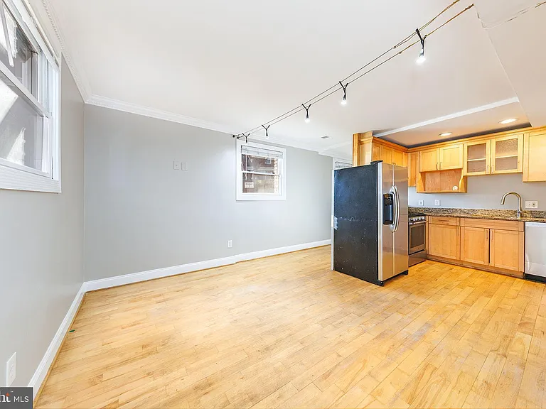 300 Oklahoma Ave NE #101 — Photo 3