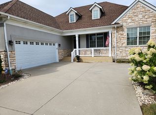 8 Aztec Ct, South Barrington, IL 60010