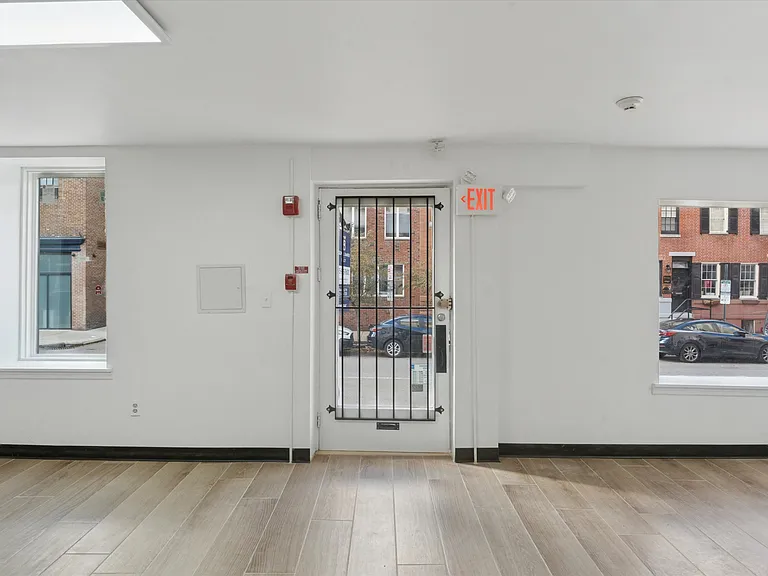 1538 Pine St #1R — Photo 11