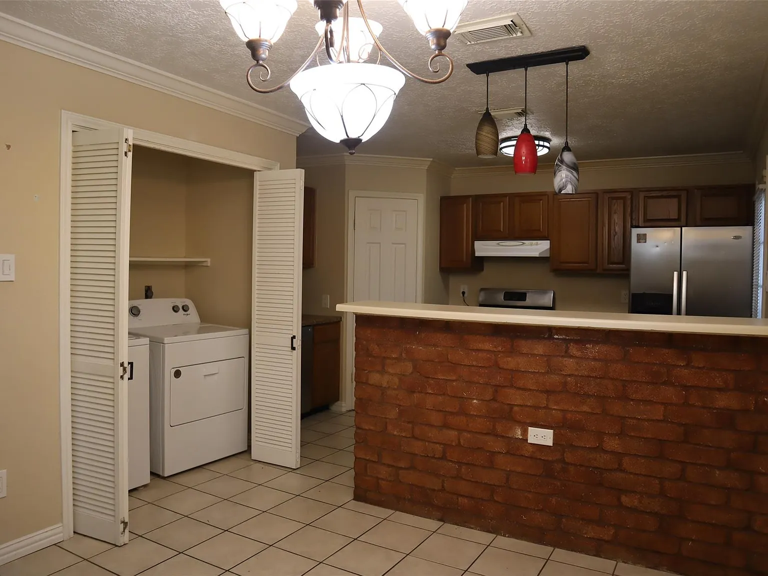 3 bed, 2.0 bath, 1523 sqft, $1,700 — Photo 4