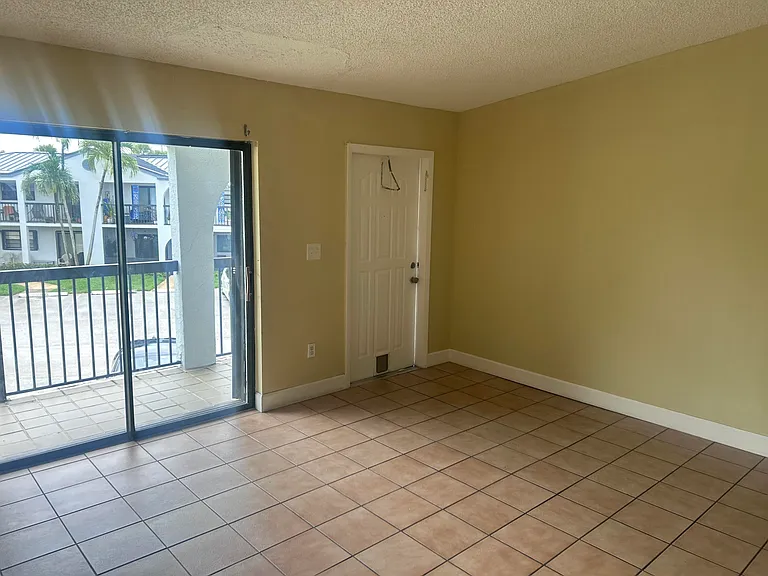 18301 Mediterranean Blvd — Photo 13