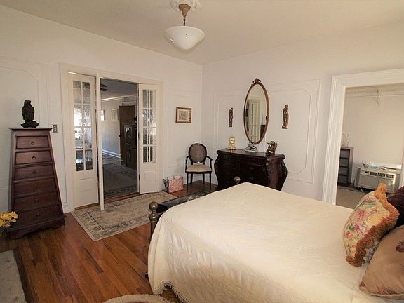 2nd image of 466 Henry St #3