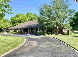 60 Willowbrook Rd, Hutchinson, KS 67502