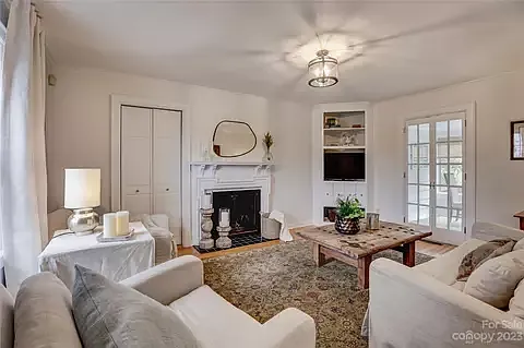 3929 Selwyn Ave — Photo 4