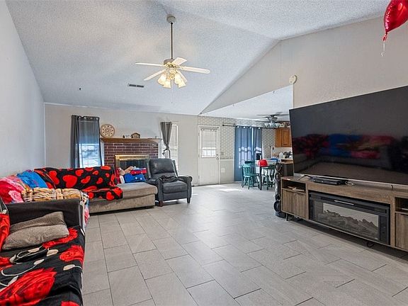 3rd image of 2415 Cardinal Dr