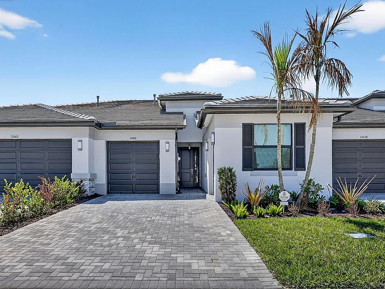 13470 SW Brightside Way — Photo 2