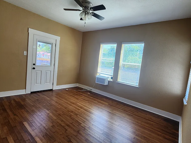 801 W Hollywood Ave — Photo 6