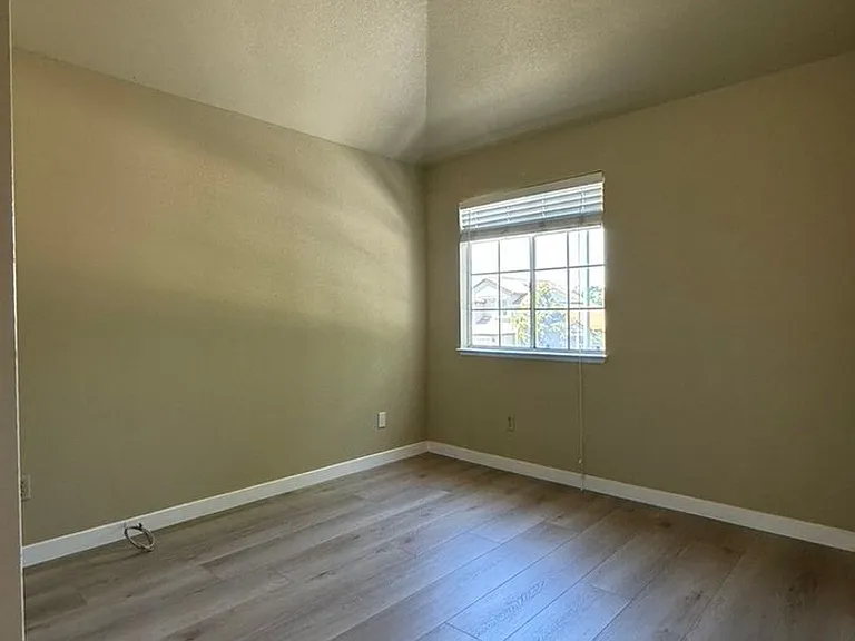 1820 Bayberry Ln — Photo 12