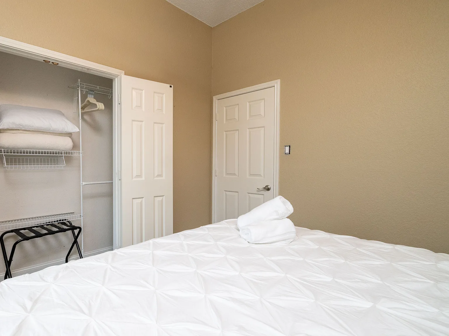 3 bed, 1923 sqft, $5,500 — Photo 4