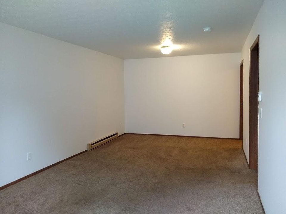 Bank Street Apartments 825 Bank St Painesville OH Zillow