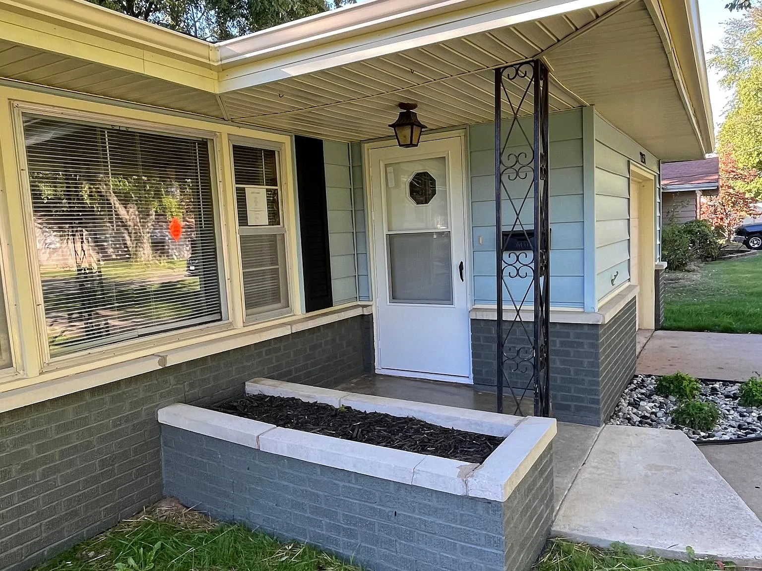3 bed, 1.5 bath, 1364 sqft, $1,425 — Photo 2