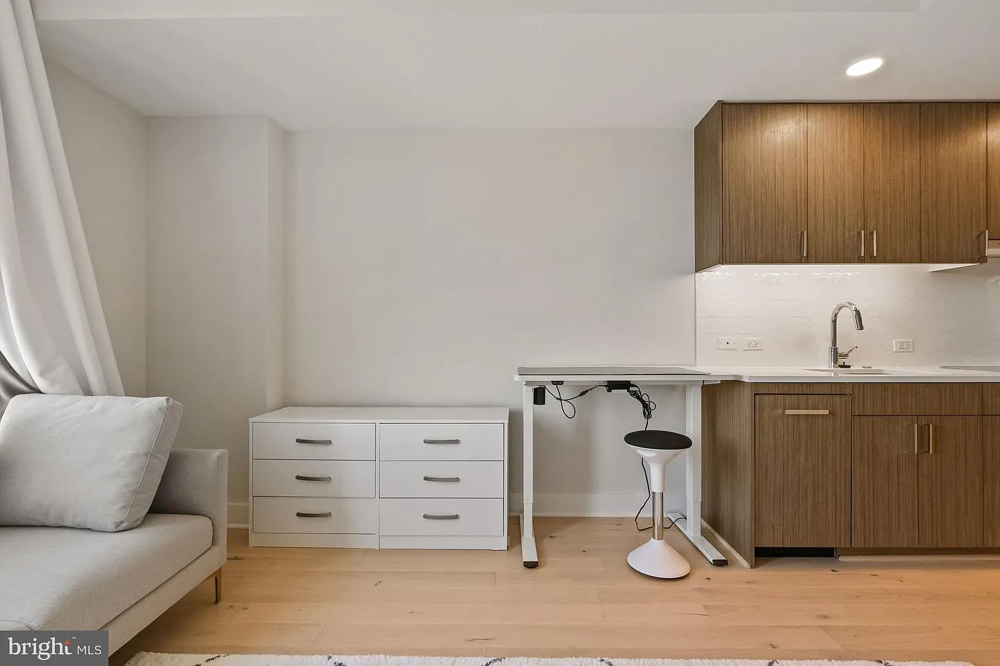 Studio, 1.0 bath, 420 sqft, $1,750 — Photo 4