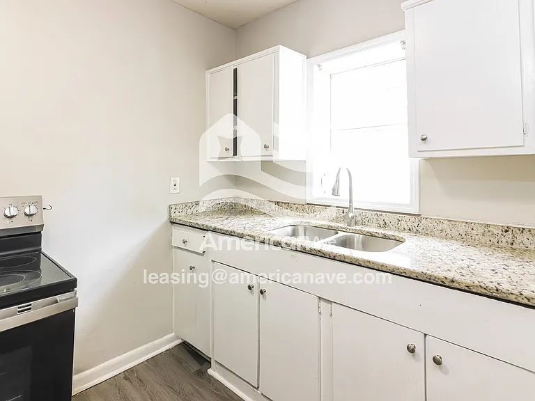 973524_008_kitchen_8.jpg