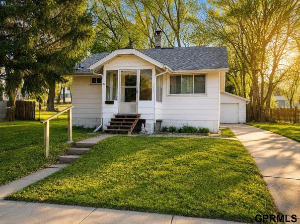 3920 N 70th Cir, Omaha, NE 68104