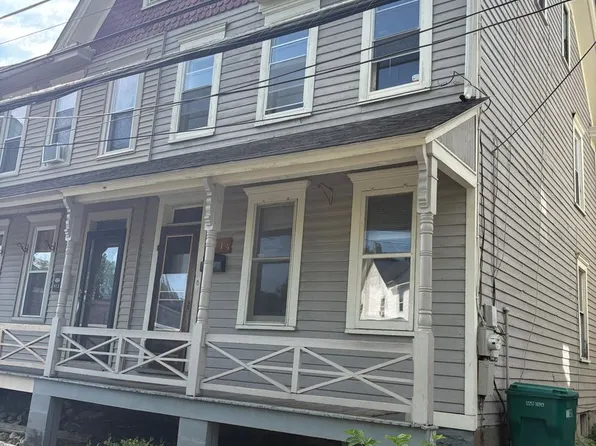 915 Sarah St, Stroudsburg, PA 18360
