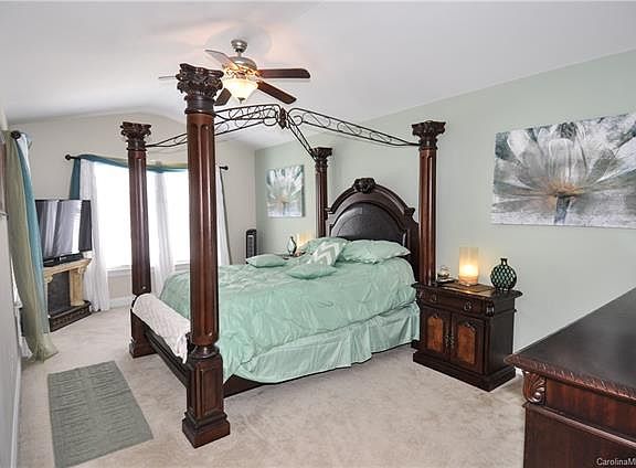 5th image of 108 Sherman Oaks #18