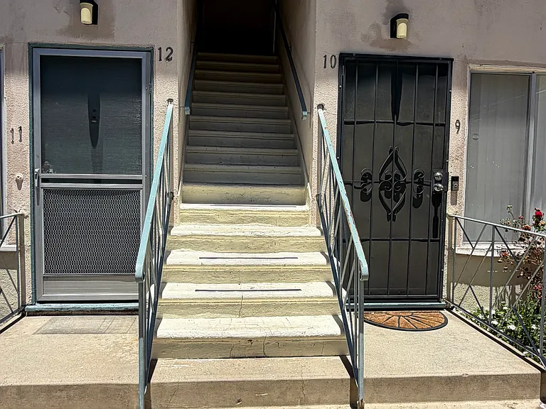 4930 Woodman Ave #10 — Photo 1