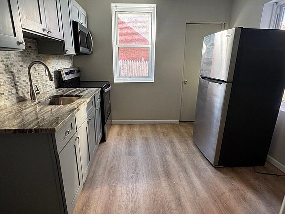2nd image of 5748 N Beechwood St