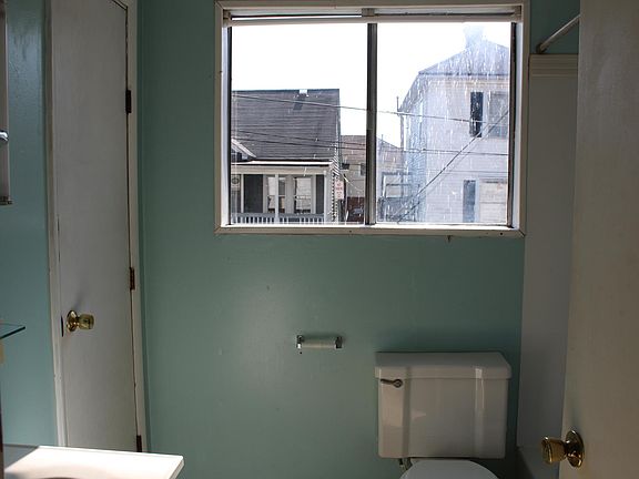 4th image of 19 Oak St APT C