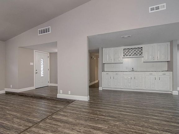 4th image of 921 Grand Teton Dr