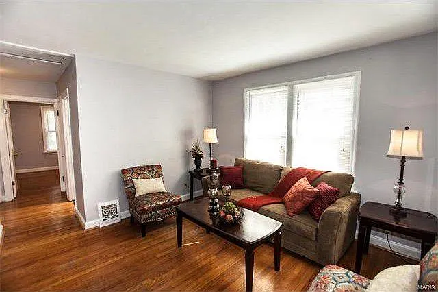 8903 Powell Ave — Photo 5