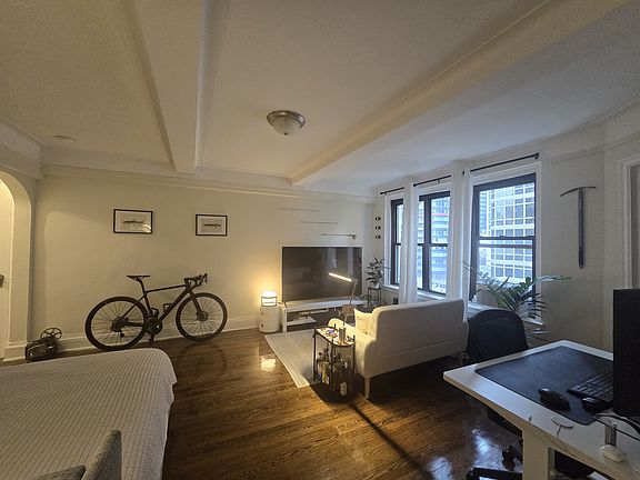 2nd image of 310 E 55th St #9FG