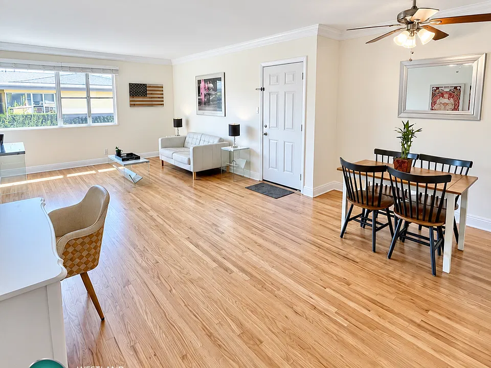 3160 S Barrington Ave #204