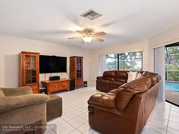 5th image of 202 NW 94th Way