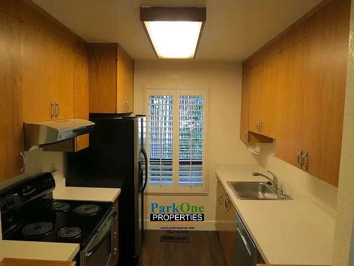 905 Colina Ct — Photo 4