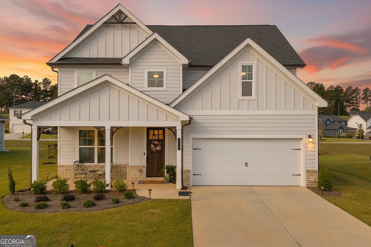 123 Applewood Way photo 1