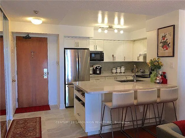 256 Doris Ave — Photo 2