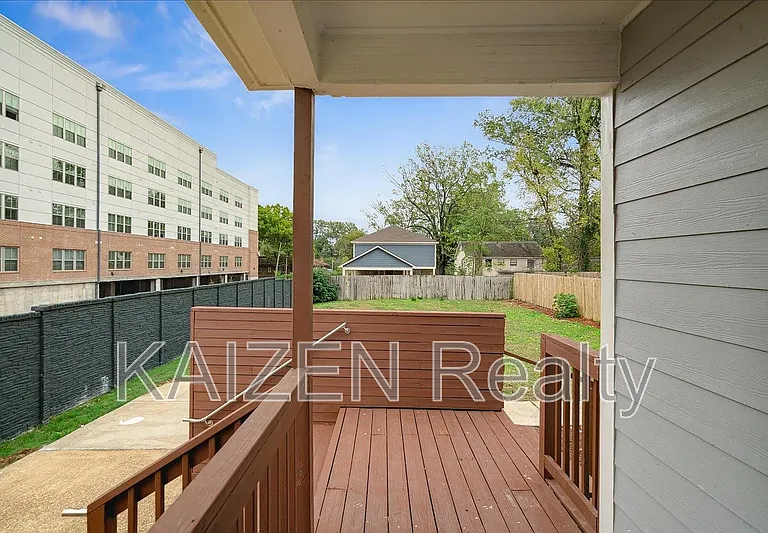 156 N Tucker St — Photo 25