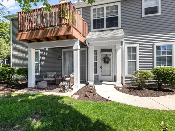 2071 Waverly Ln, Algonquin, IL 60102